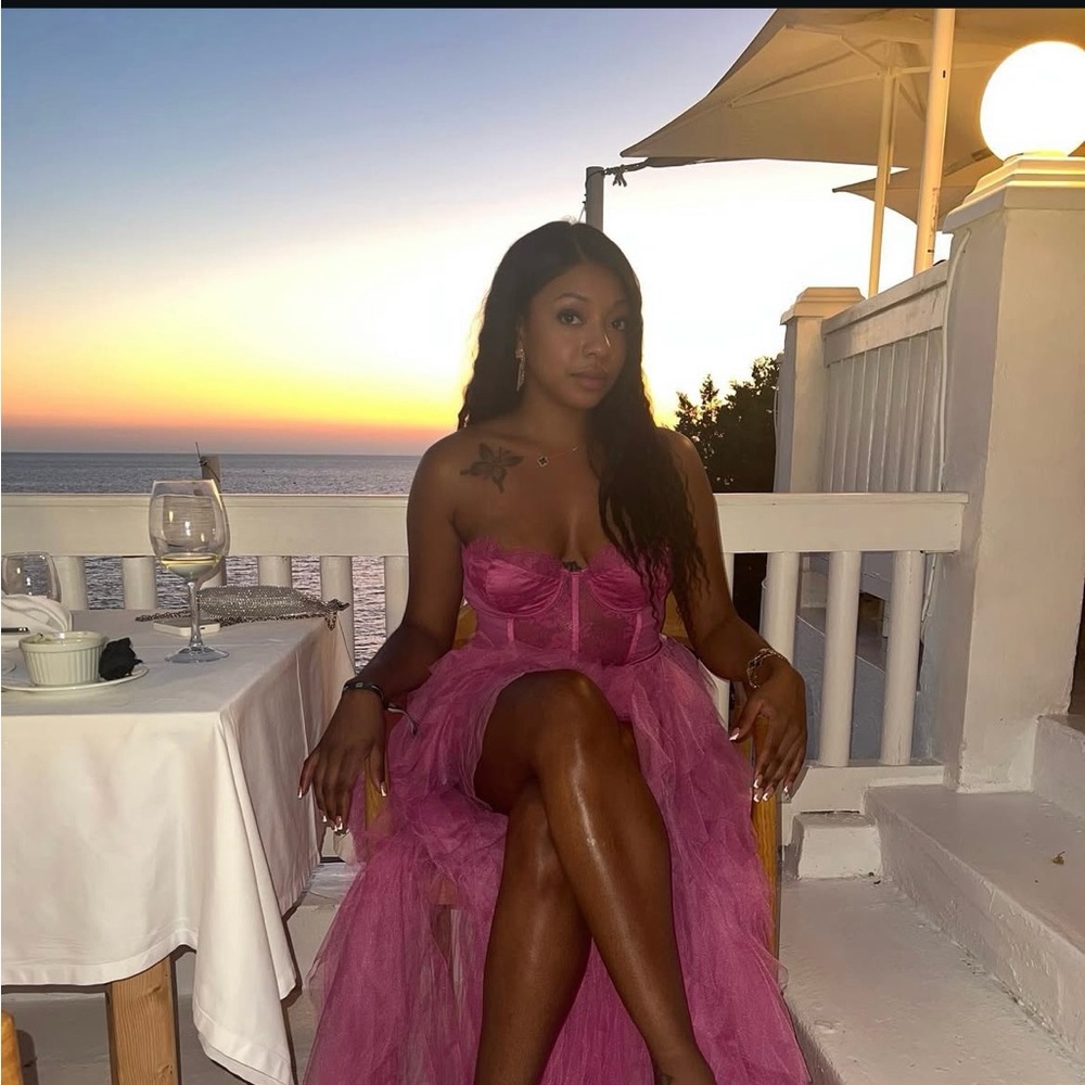 Beautiful flowy dress for birthday , wedding or special occasion!